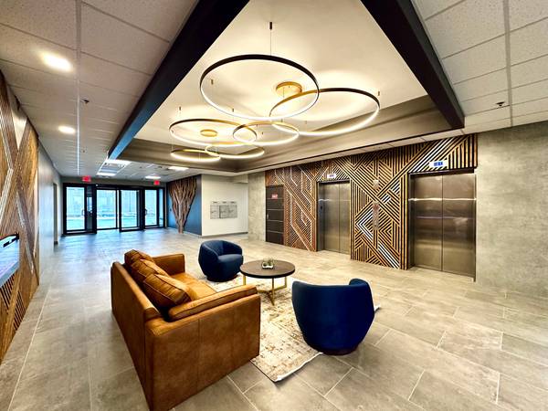 $2,200 / 1281ft2 - NEWLY RENOVATED 1281 SF SPACE WITH 4 PRV OFFICES BY O'HARE! MUST SEE! (SCHILLER PARK, FRANKLIN PARK, ROSEMONT, NORRIDGE)63918414772483121