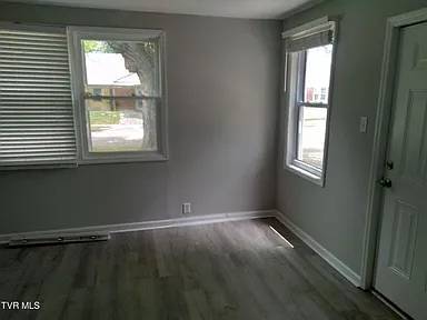 $800 / 2br - 756ft2 - 416 Cherokee Village - 2-bedroom, 1-bathroom home (Kingsport, TN)63947957554051123