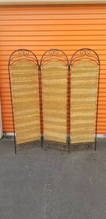 Early Vintage SHOW HOME Heavy Wrought Iron & Rattan 3 Panel Screen 1