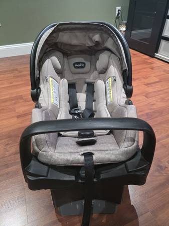 Evenflo Infant Car Seat 1