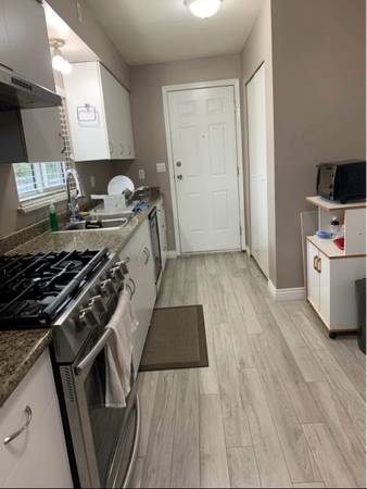 Upper floor in Cloverdale 1