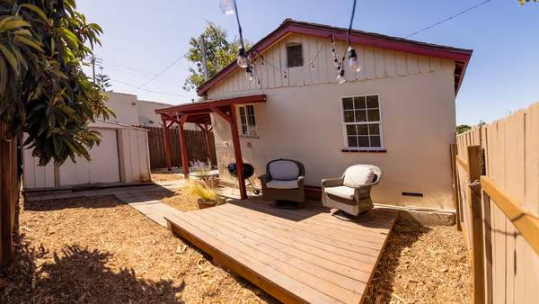 $2,700 / 1br - Coastal Bungalow 1bd/1bd available short-term available September 12! (Ventura (The Avenue))63800689994113122