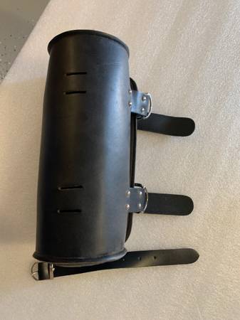Motorcycle Accessory Leather Bag Like New - $30 (N.Scottsdale / Rio Verde)63471208428163122