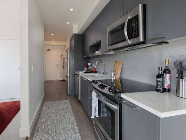 $3,464 / 2br - 1054ft2 - Available in most units, Solid-surface quartz countertops (Bellevue - Crossroads)63884893484931121