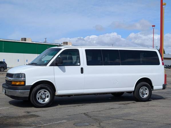 2018 Chevrolet Express 3500 Passenger - Photo 4