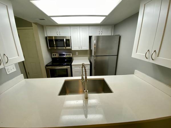$1,345 / 1br - 602ft2 - Clean and Cozy Ground-Level 1BR Townhome For Rent - 1st Month Free! (Aurora)63973503106307123