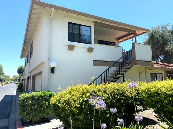 $3,100 / 2br - Unidad de 2 dormitorios completamente renovada en planta superior con A/C (san jose sur)63664203209217120