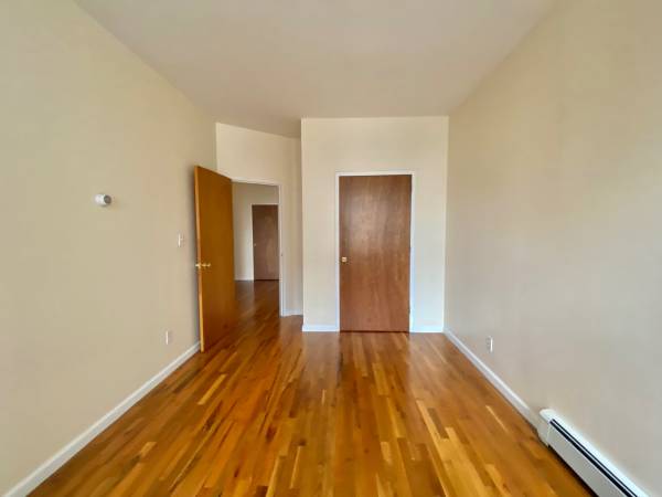 $3,100 / 1br - Williamsburg - Large 1 bedroom - No fee - King size bedroom (Williamsburg)63661222208385122