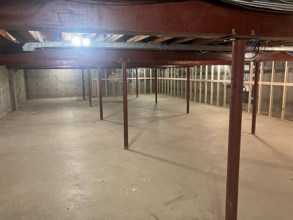 $995 / 2000ft2 - COLD STORAGE........................ Available Now ! (SHELTON)64010332408194120
