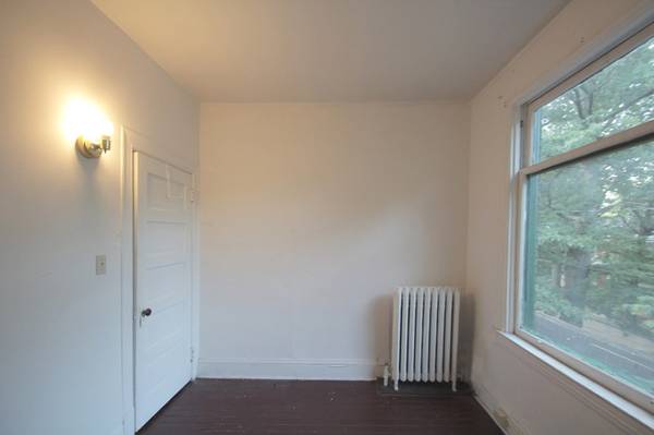 $1,720 / 2br - 910ft2 - Top Two Floors of Classic House, Shared Yard & Front Porch (Regent Square - Frick Park - 299 West)64013205459202124