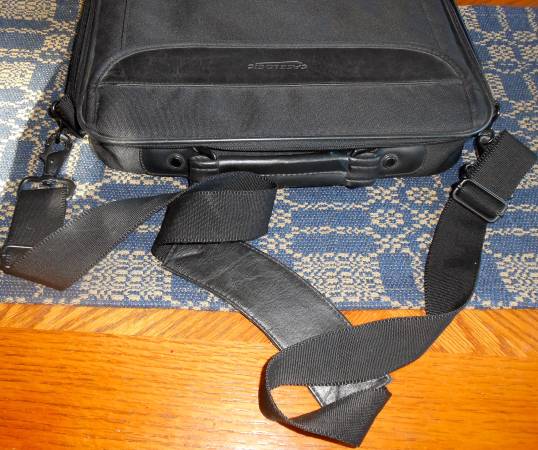 Case Logic Heavy Duty LAPTOP Lap Top CARRY ON School TRAVEL Work 1