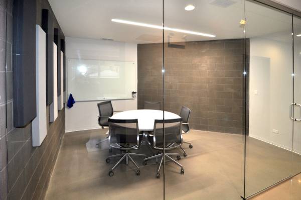 $850 / 190ft2 - Professional Office Space- Near blue line El. Everything Included. (1519 W. Haddon-Ste. A)63918411925763121