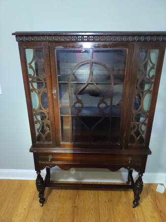 Tomlinson Display Cabinet 1