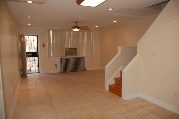 $1,800 / 2br - Beautiful 2BR/2B home in the heart of South Philadelphia (South Philadelphia)64046035215746121