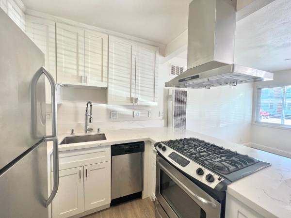 😎 Your Search Stops Here! 1BR/1BA • OnSite W/D • Parking • Downstairs 1