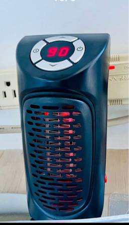 Personal Mini Heater For Winter 🥶 Highest Temp To 90F. Three Prong Plug In. 1