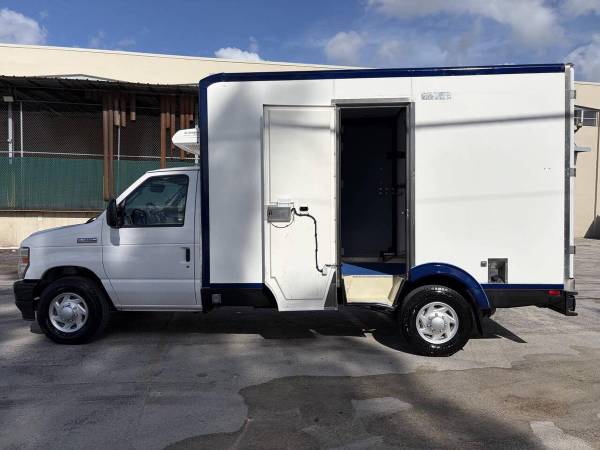 2023 Ford ECONOLINE E 350 - Photo 6