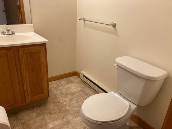 $1,800 / 2br - 1200ft2 - Adosado de 2 habitaciones / 1.5 baños en Bridge St. Northampton (Bridge Street Northampton MA)64017046771714123