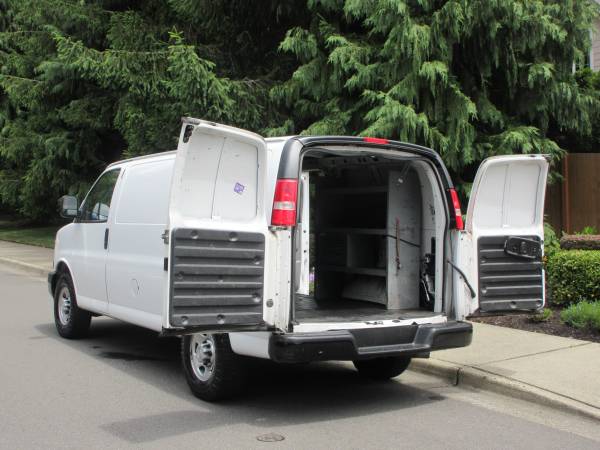 2017 Chevrolet EXPRESS G2500 3/4 - Photo 3