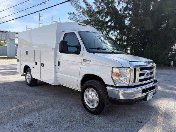 2019 Ford E-350 - Photo 2