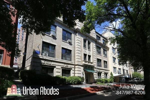 $1,295 / 400ft2 - $300 OFF FIRST MONTH'S RENT! Attractive Studio, 1 Bath in Lakeview (Lakeview)64041646544770120