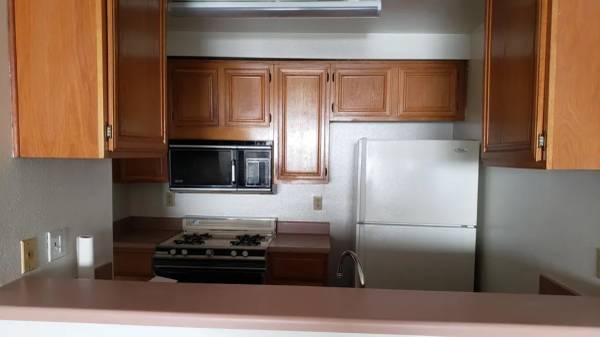 $1,750 VERY Spacious Single Apt Prime Studio City (Studio City)63840115004801124
