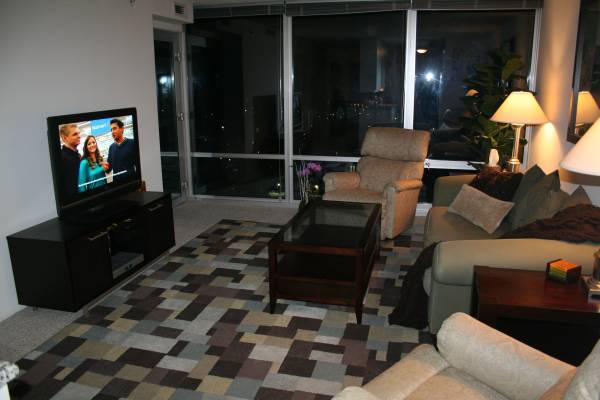 $3,400 / 2br - 1100ft2 - Luxury 2BR/2BA Condo- steps to Northwestern Uni. Full Lake View (800 Elgin Rd- Evanston, IL)64041645086338120