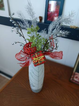 Gorgeous Vase, with Assorted Artificial Flowers 1