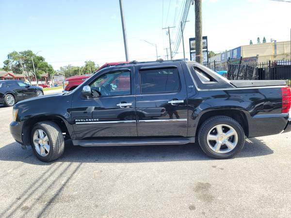 2010 Chevrolet Avalanche 1500 LTZ ¡CarFax limpio! - $8.690 (Tampa)63443116350723123