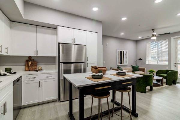 $3,420 / 3br - 1311ft2 - 24-hour Fitness Center, Full-Sized Washer & Dryer, Spa/Hot Tub (fairfield / vacaville)64000589420803122