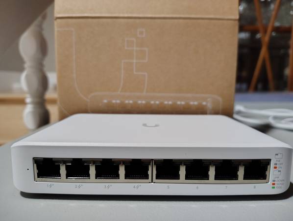 Ubiquiti Unifi Switch Lite 8 PoE (52W) 1