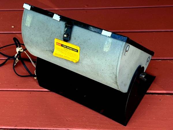 KODAK model C 8x10 professional DARKROOM SAFELIGHT with stand 1