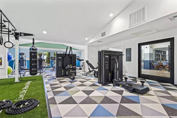 $2,290 / 2br - 1355ft2 - Where style is a way of life: Experience our mesmerizing 2 BR. (Fresno - Fresno)63873104438273123