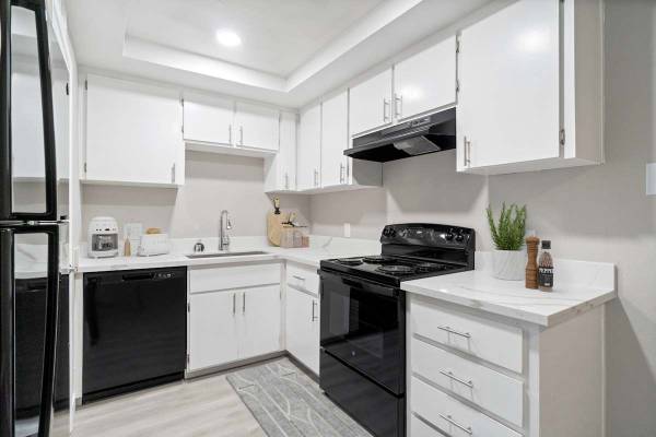 2bd 1ba, Ceiling Fan, Situated in Clovis! 1