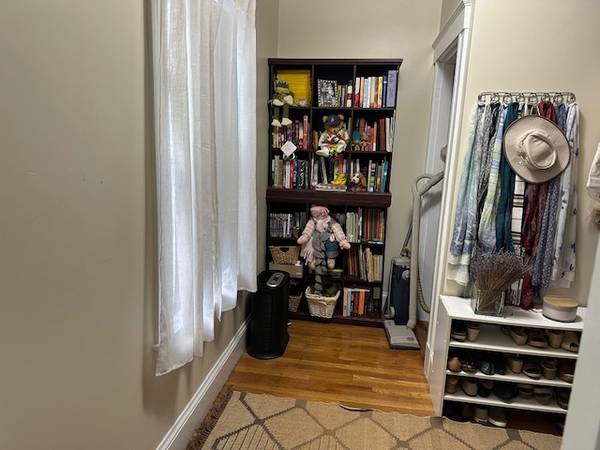 $2,500 / 2br - 2 BR NEWTONVILLE RENTAL AVAILABLE 10/1 (Newtonville)63614110085507122
