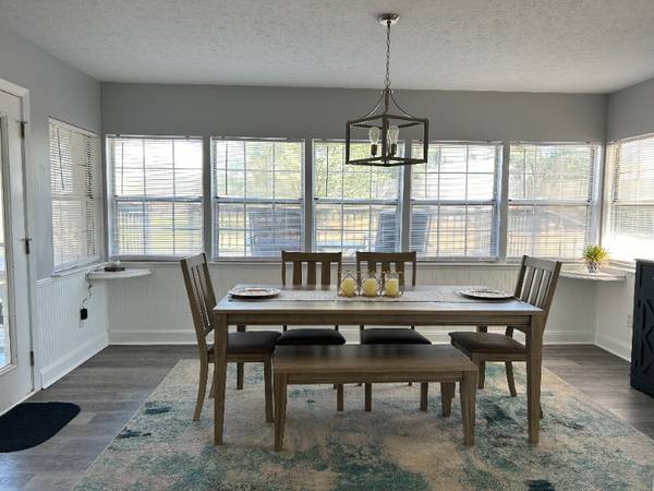 $2100.00 / 3br - 1276ft2 - Updated Home in the Charming St. Andrews Area63910447873666123