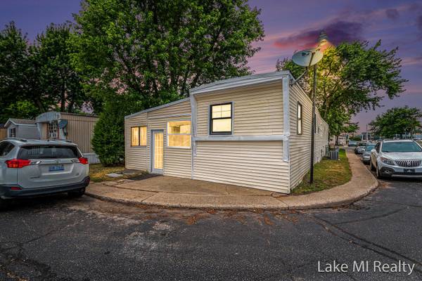 $69,900 5 Bed • 2 Bath • 1,000 sqft — Manufactured Home in Country Estates (Wyoming)63829581644545120