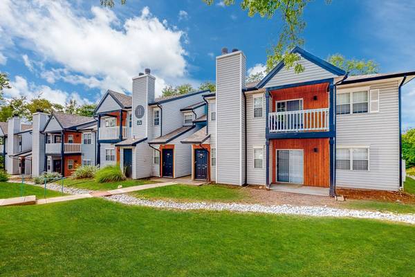 $1,615 / 2br - 1050ft2 - Dog Park, Free Wi-Fi in Common Areas (916 Beaver Grade Road, Pittsburgh, PA)64013370541570121