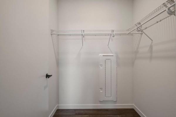 $1,825 / 1br - 546ft2 - Black Accents, Energy Efficient Dishwasher, Designer Tile Backsplash63934418830978123