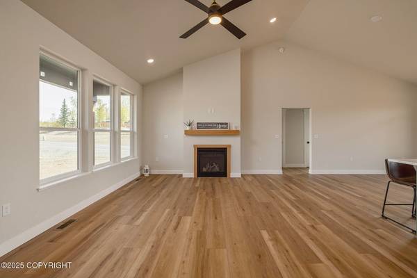 $430,900 / 3br - 1408ft2 - Just Listed! L22 B1 E Heartland Loop (Palmer)64004784259459121