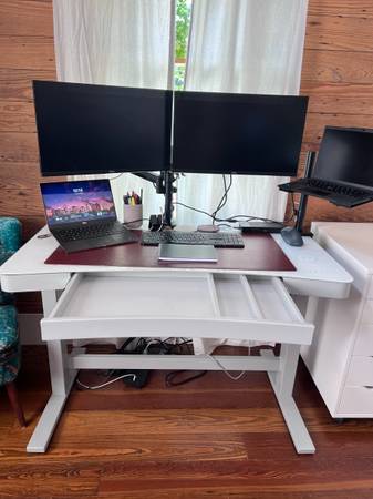 Adjustable Height Desk 1