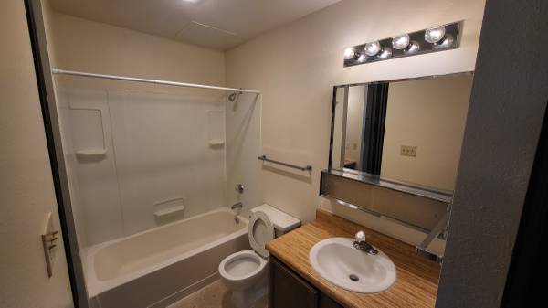 $1,470 / 2br - 840ft2 - Enjoy incredible views at Alpine! 2 Bd, 1 Ba, 840 SqFt! (Anchorage - Midtown)64004785783811124