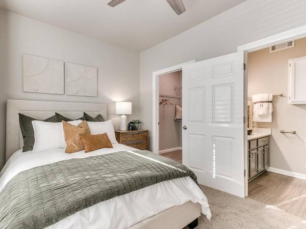 $1,249 / 2br - 908ft2 - Spacious Floor Plans, Beautiful, lush landscaping, Community Center63981969932546122