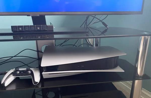 Ps5 for sale for £100 1