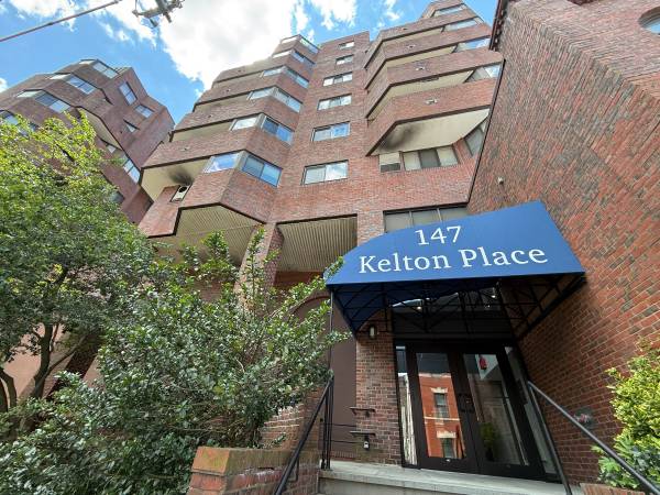 $3,200 / 2br - KELTON ST 2BED PENTHOUSE W/ City Views + COVERED GARAGE SPOT (Allston)63802048187777120