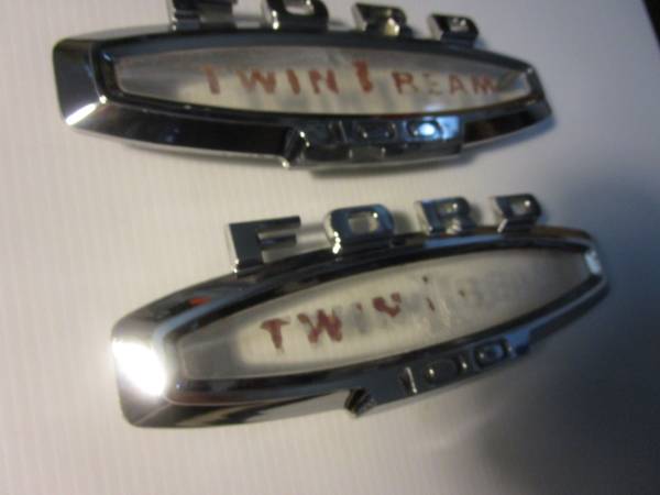 Emblemas laterales para guardabarros de Ford F-100 Twin I Beam 1966 - $50 (Roseville)63440113979523121