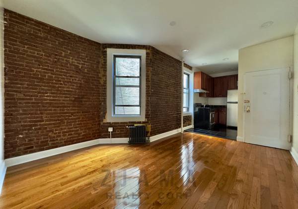 $2,995 / 2br - NO FEE Charming 2BR Top Floor in Fort Greene By Wegmans (Fort Greene / Brooklyn Navy Yard / Fort Greene Park)63816625388673121