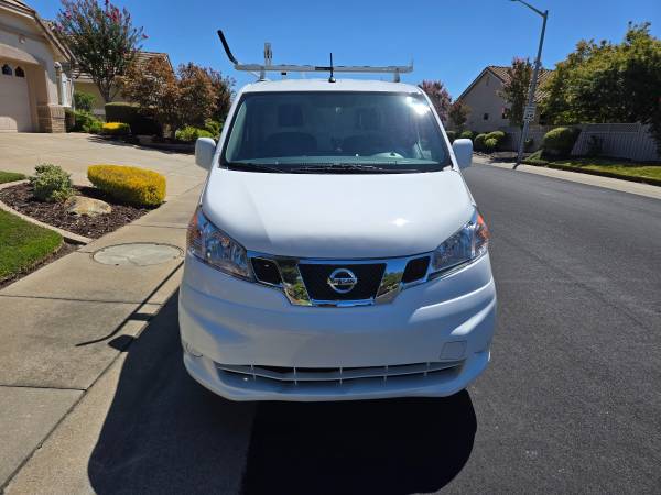 2020 NISSAN NV200 VAN DE CARGA. Pocos kilómetros - $16,000 (Roseville)63438663317379121