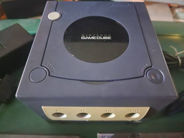 Nintendo Gamecube Video Game Console with Games - $80 (South Sacramento)63470825729539122