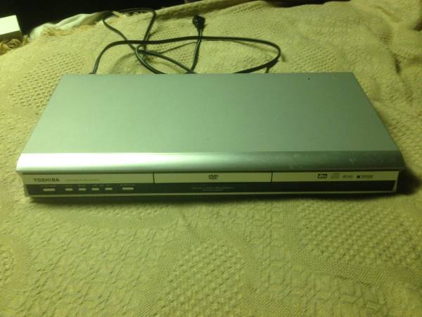 Toshiba DTS DVD / CD dolby digital player 1